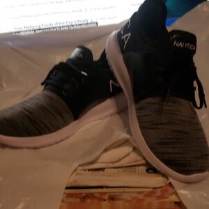 NAUTICA SNEAKERS NWOT SIZE 8